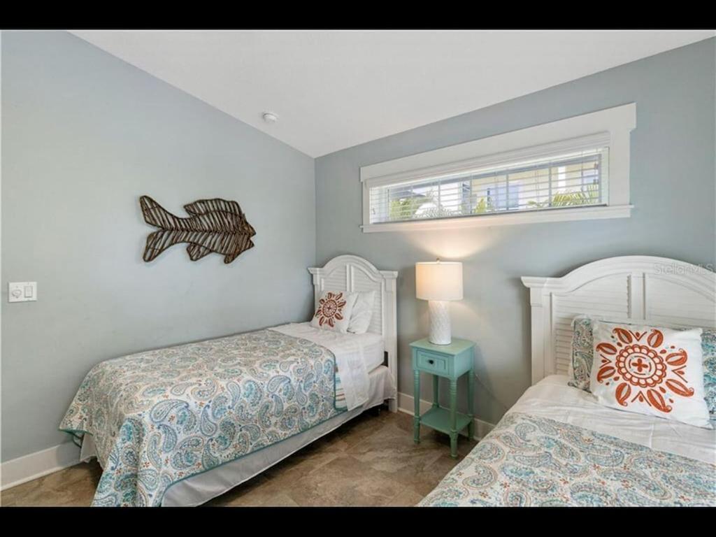 Ami/Holmes Beach - 3/2 Home - Private Heated Pool And Yard - Walk To Beach Exterior photo