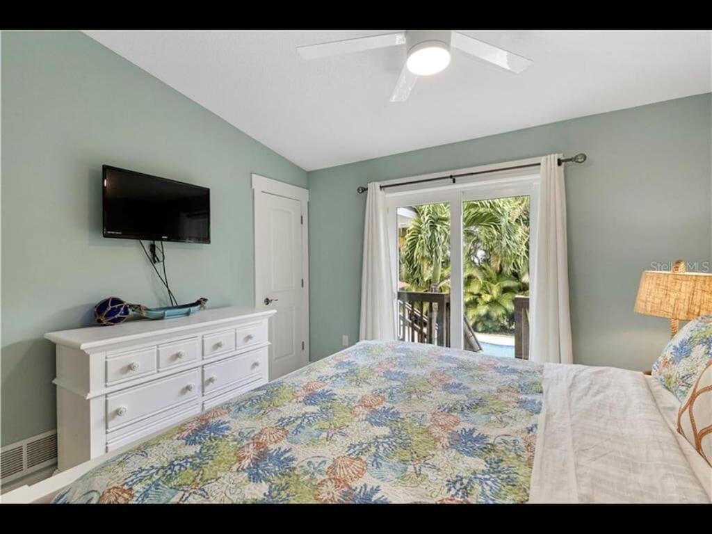 Ami/Holmes Beach - 3/2 Home - Private Heated Pool And Yard - Walk To Beach Exterior photo