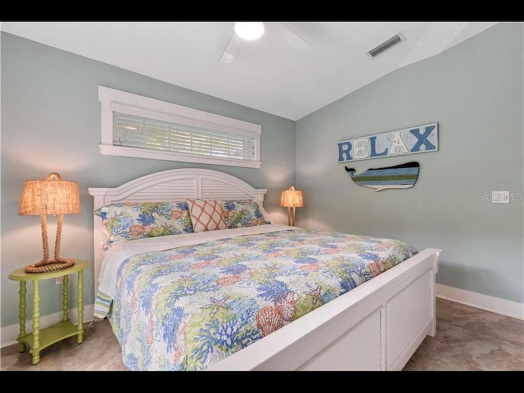 Ami/Holmes Beach - 3/2 Home - Private Heated Pool And Yard - Walk To Beach Exterior photo