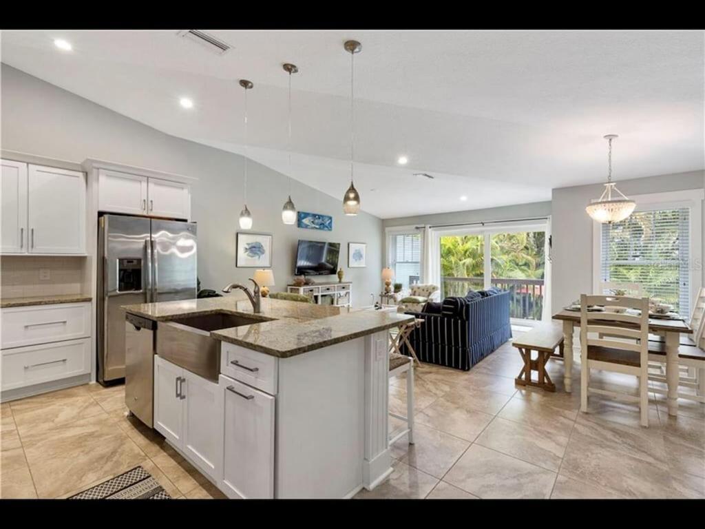 Ami/Holmes Beach - 3/2 Home - Private Heated Pool And Yard - Walk To Beach Exterior photo