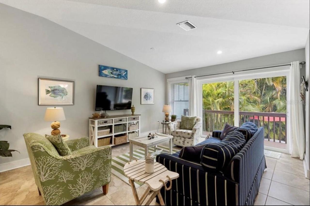 Ami/Holmes Beach - 3/2 Home - Private Heated Pool And Yard - Walk To Beach Exterior photo